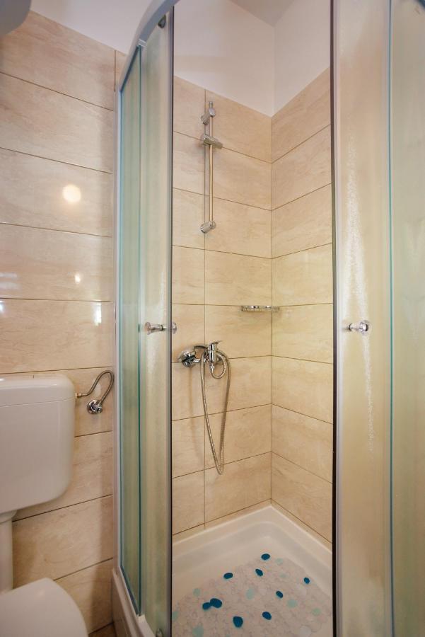 Apartment Studio Close To Sea Krk Town Exterior photo